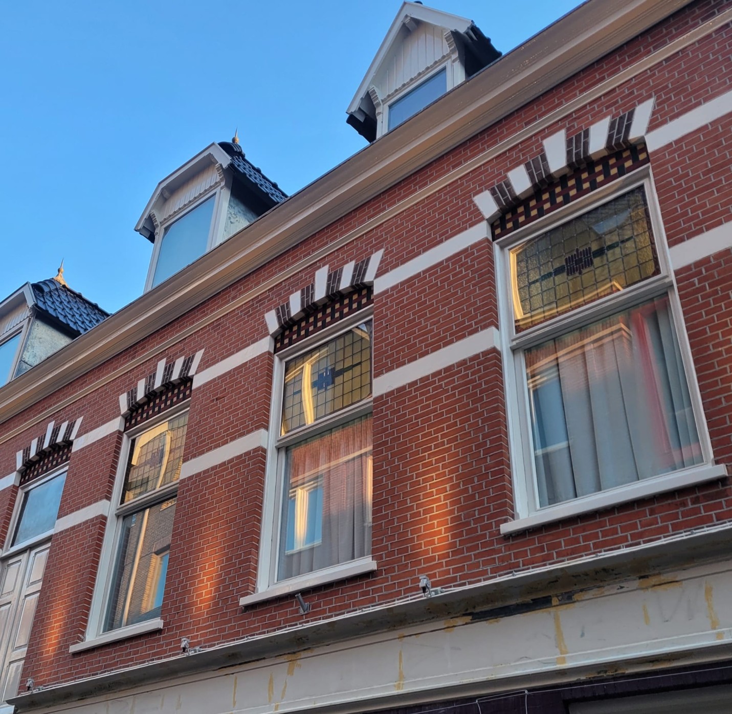 Gevelrenovatie met snijvoeg – Haarlem